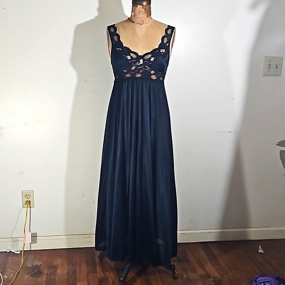 VTG long black lacy nylon chemise dress - Picture 7 of 11